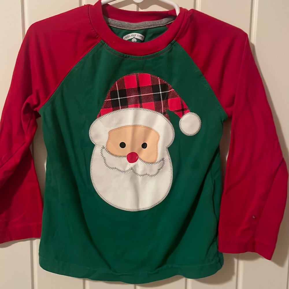 Santa 🎅 shirt red and green